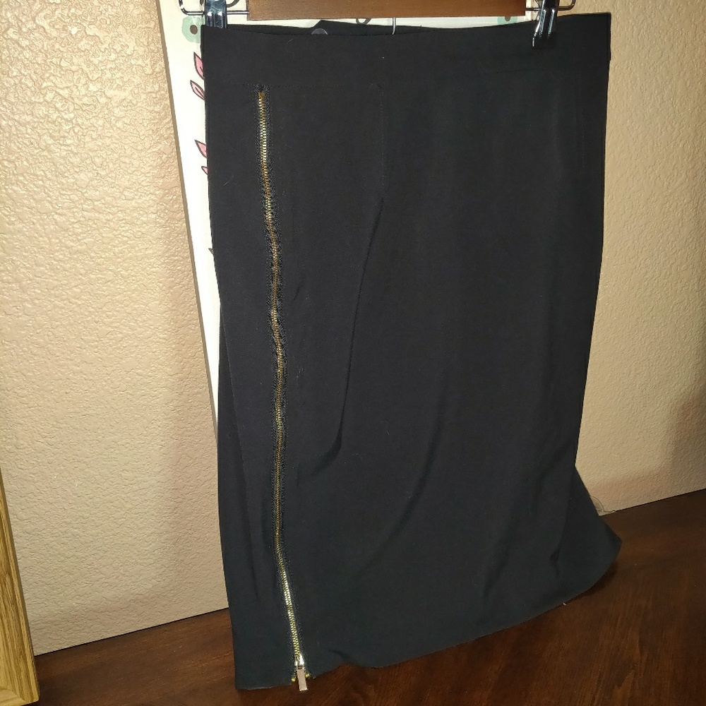 Carmen Marc Valvo skirt with  zipper detail